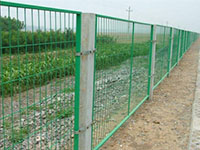  雙邊絲護欄網安裝技術規范